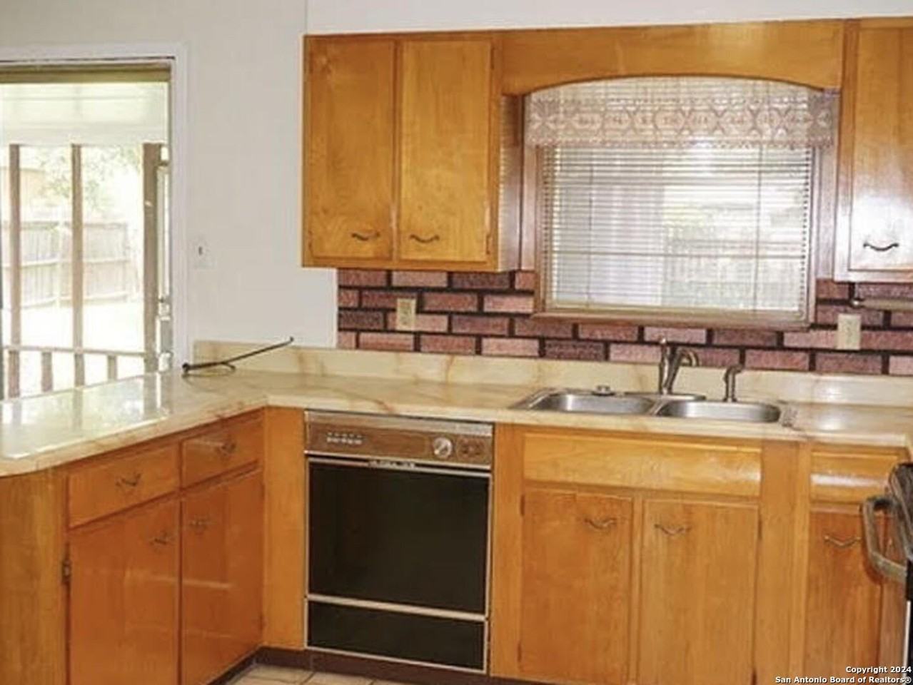 4102 Kirby Dr - Photo 6 of 22