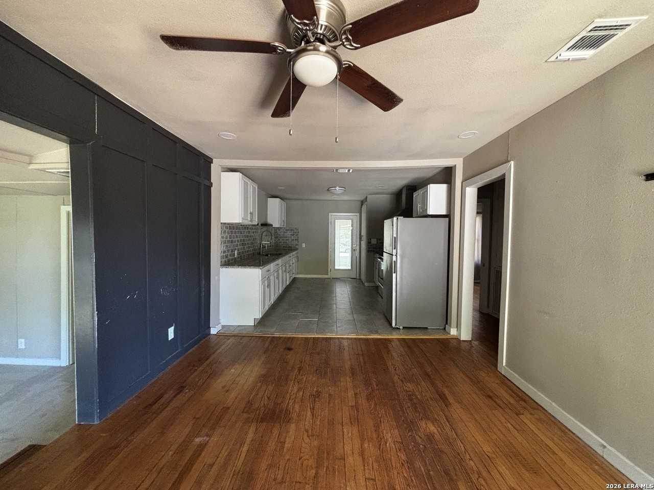 1615 Lee Hall - Photo 3 of 12