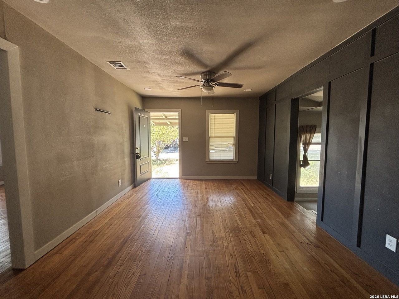 1615 Lee Hall - Photo 4 of 12
