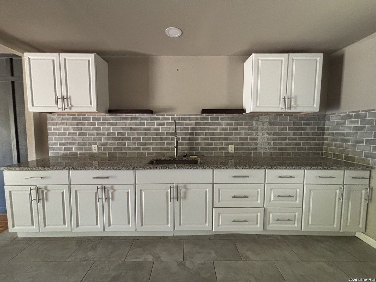 1615 Lee Hall - Photo 5 of 12