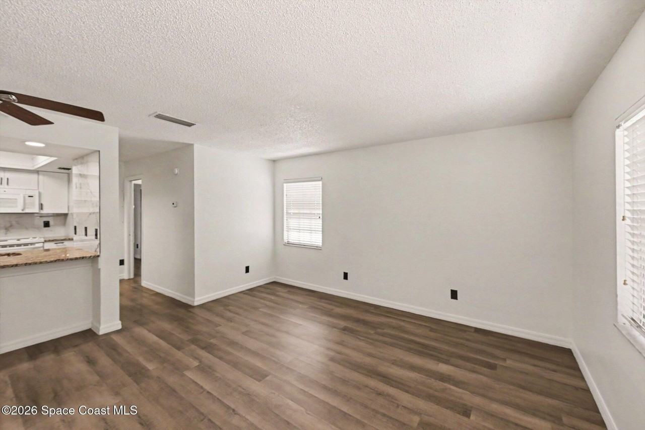 3111 Sir Hamilton Cir #12 - Photo 3 of 14