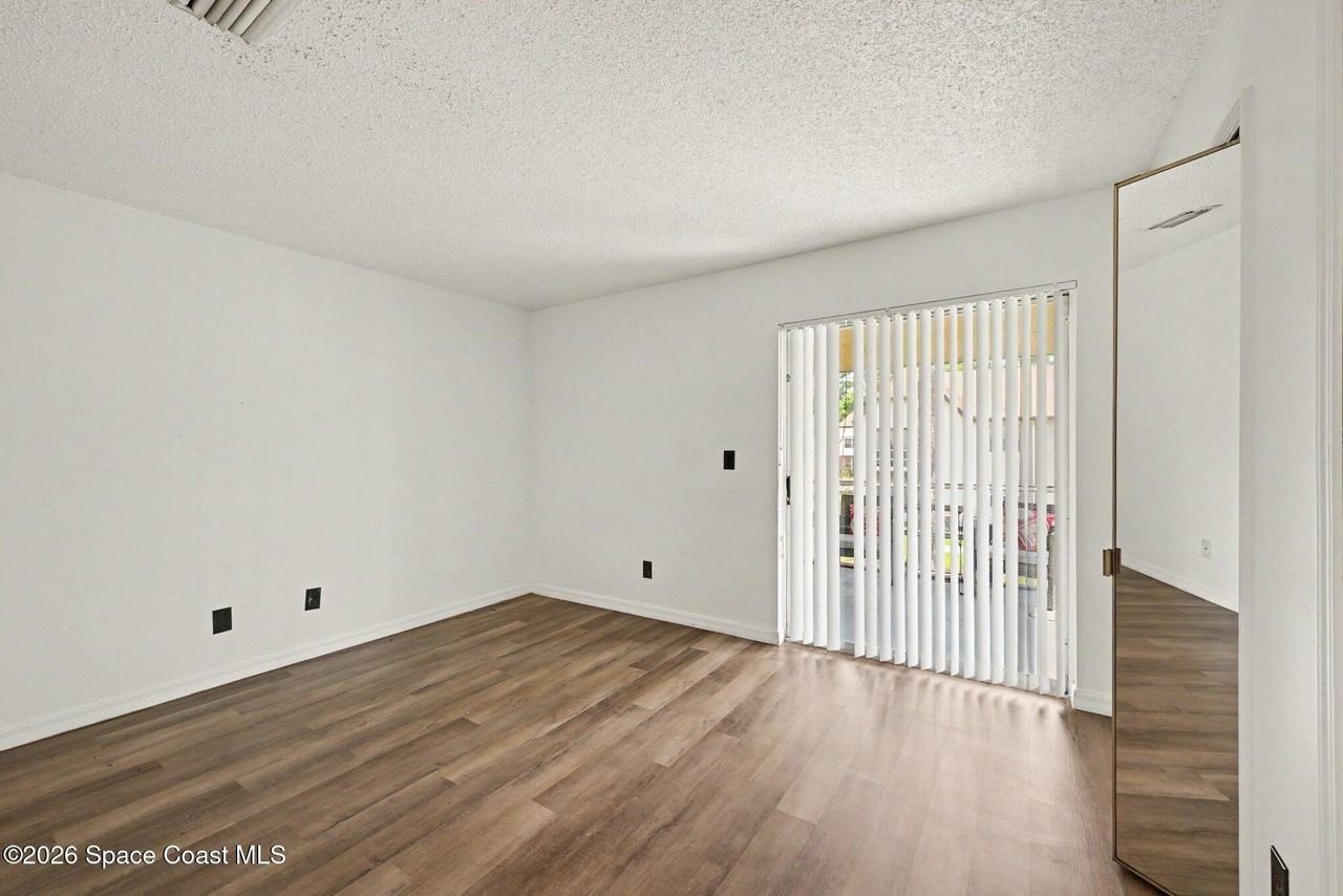 3111 Sir Hamilton Cir #12 - Photo 4 of 14