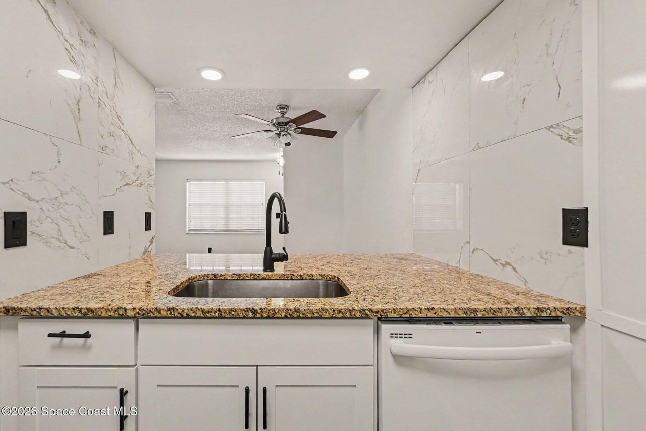 3111 Sir Hamilton Cir #12 - Photo 5 of 14
