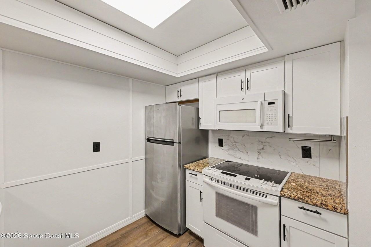 3111 Sir Hamilton Cir #12 - Photo 7 of 14