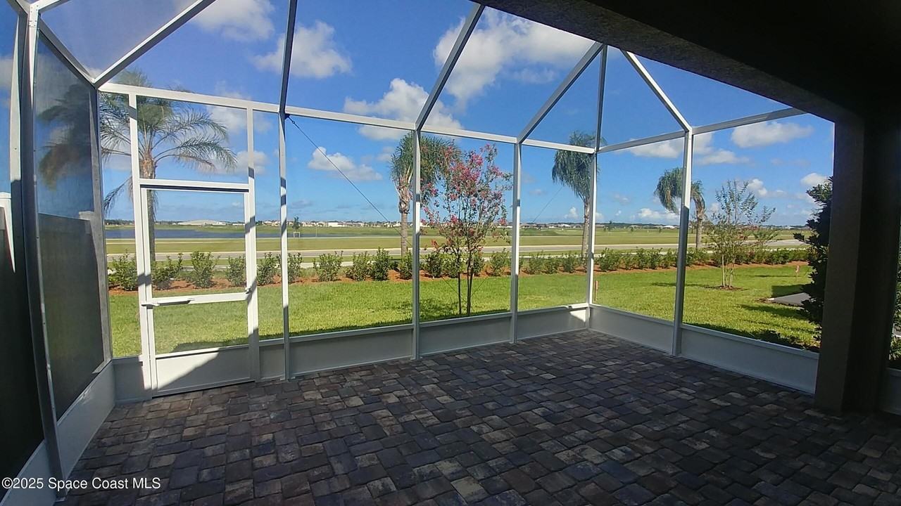 8303 Loren Cove Dr - Photo 2 of 33