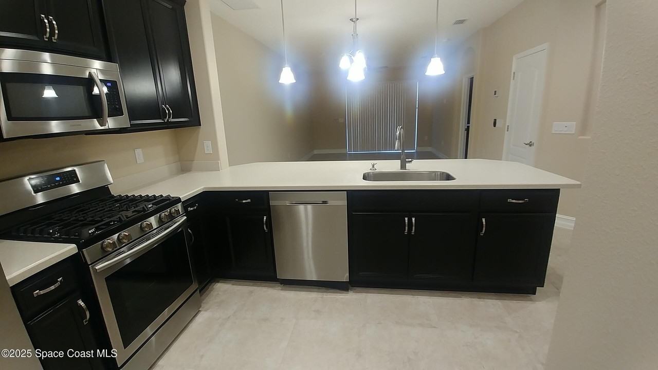 8303 Loren Cove Dr - Photo 7 of 33