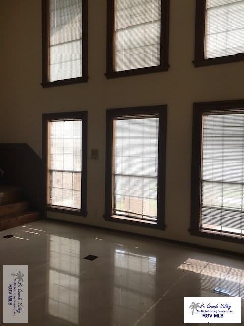 1412 Tesoro Ave - Photo 5 of 9