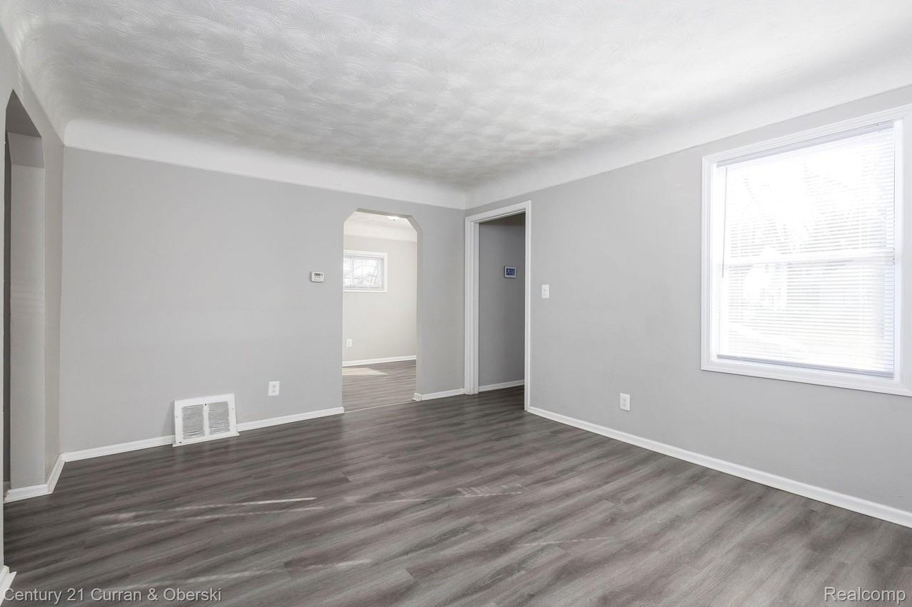 18943 Greydale Ave - Photo 3 of 19