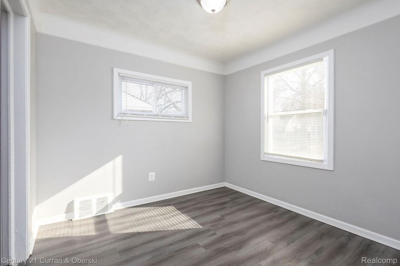 18943 Greydale Ave - Photo 4 of 19