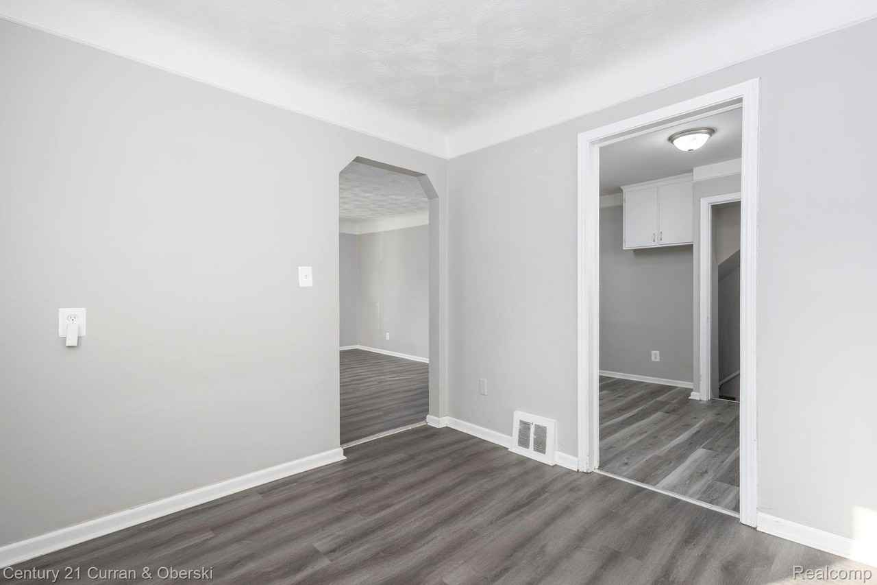 18943 Greydale Ave - Photo 5 of 19