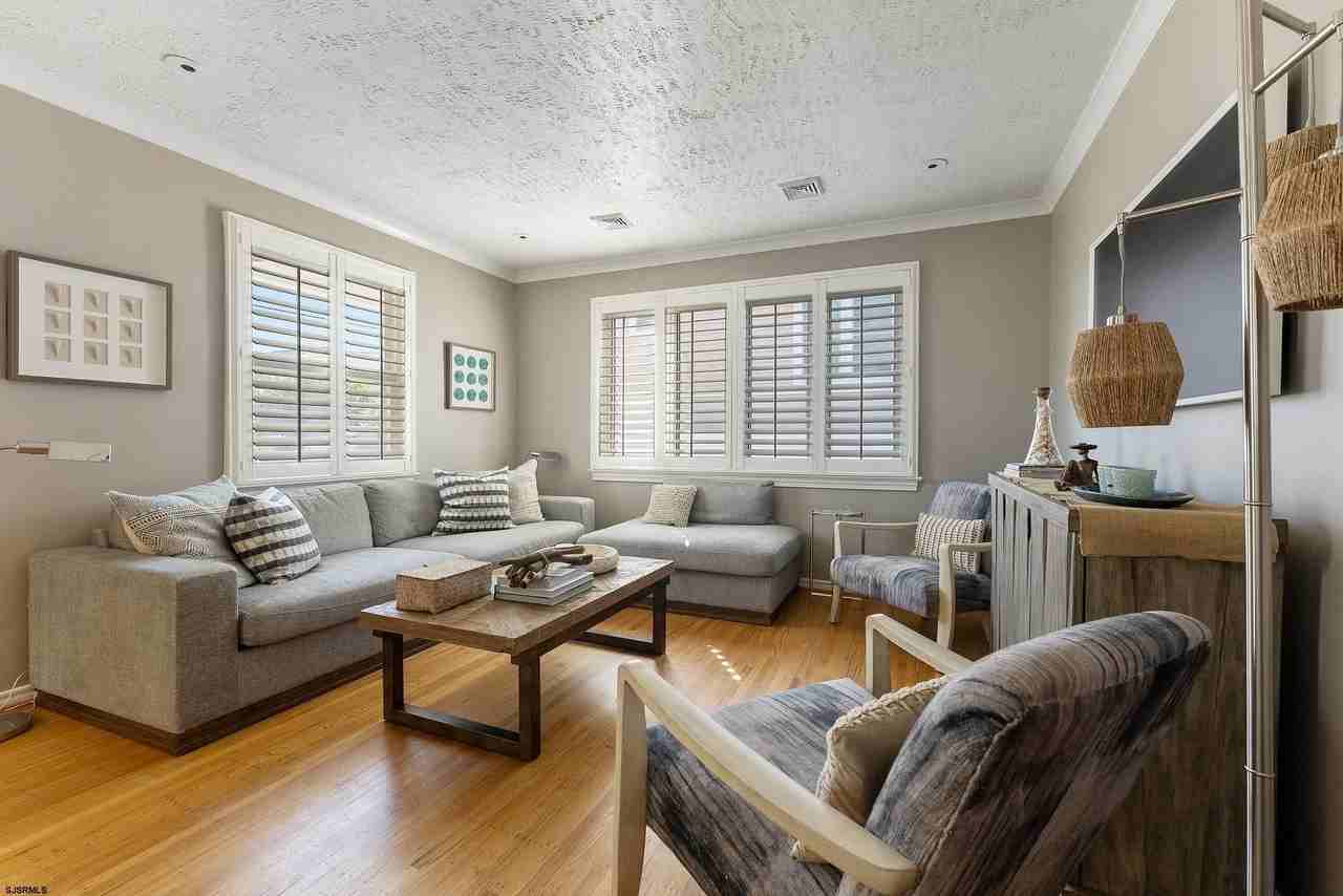 204 N Kenyon Ave - Photo 4 of 17