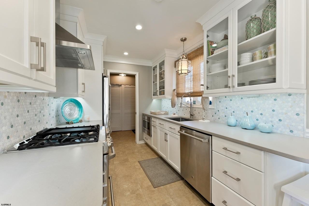 204 N Kenyon Ave - Photo 5 of 17