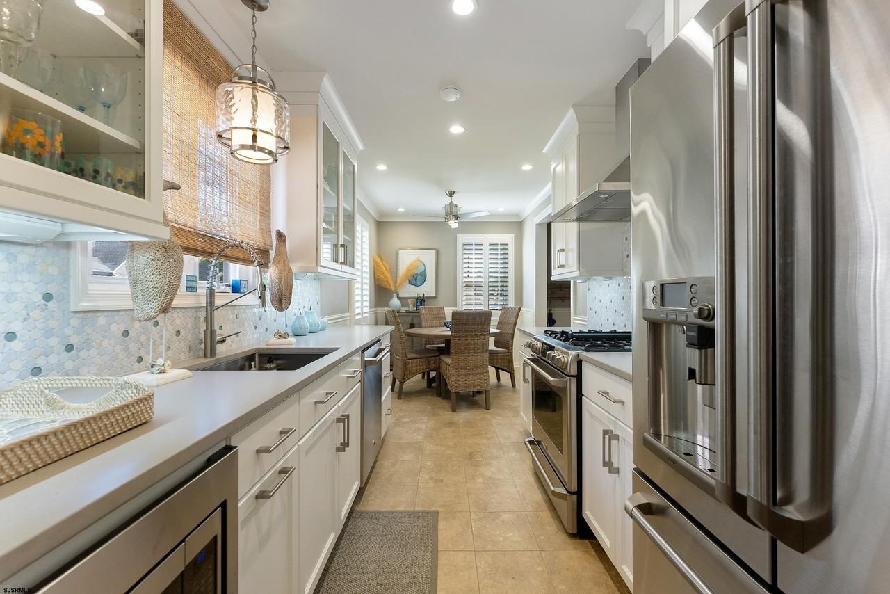 204 N Kenyon Ave - Photo 6 of 17
