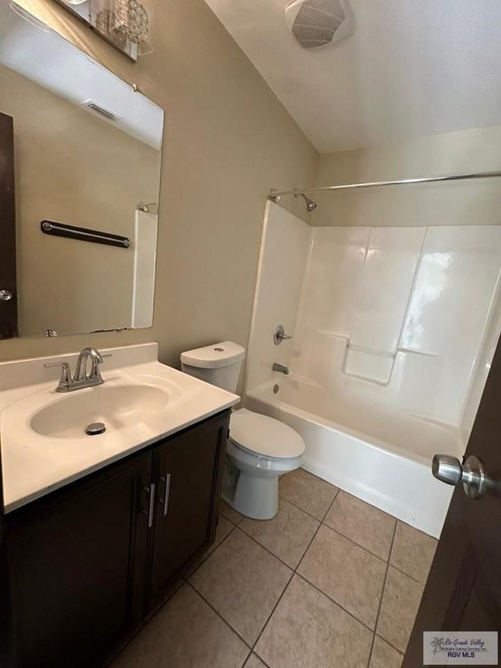2412 Munich St - Photo 4 of 18