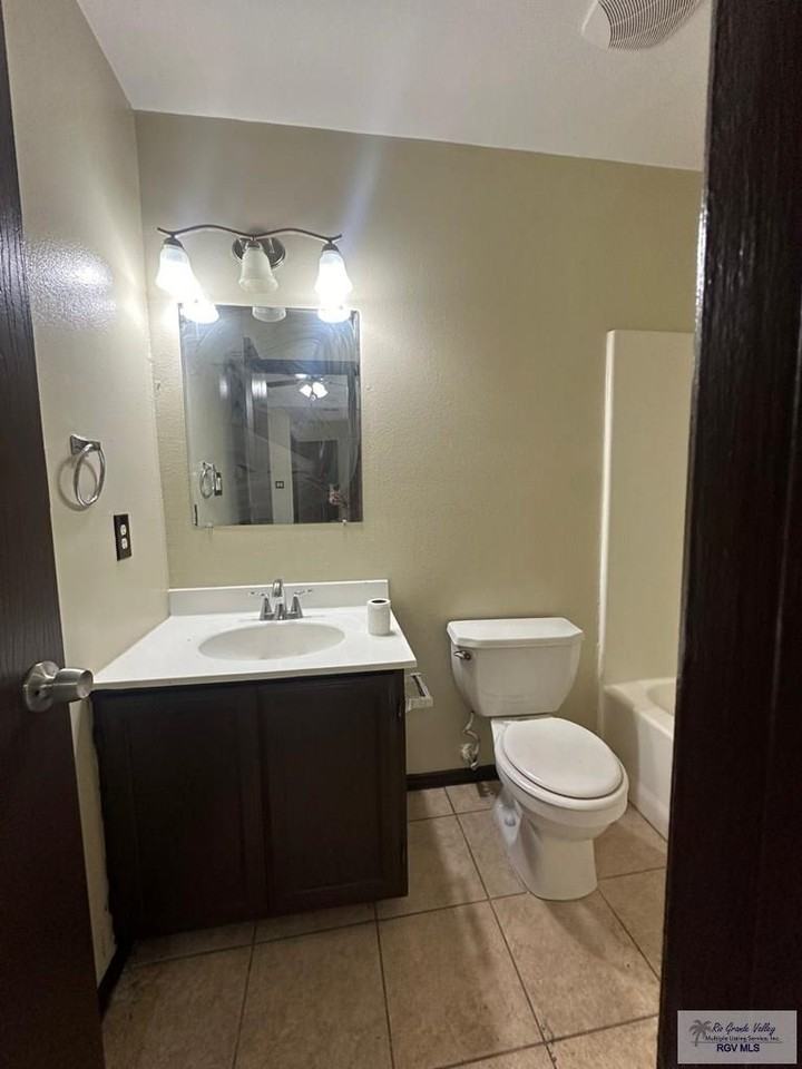 2412 Munich St - Photo 5 of 18