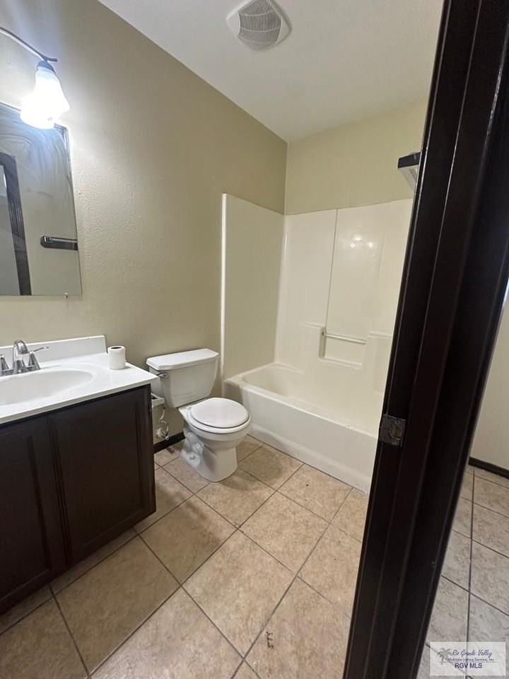 2412 Munich St - Photo 6 of 18