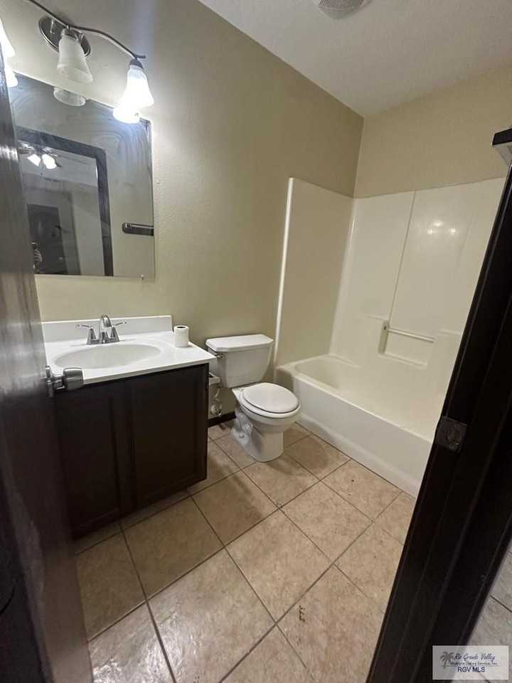 2412 Munich St - Photo 7 of 18