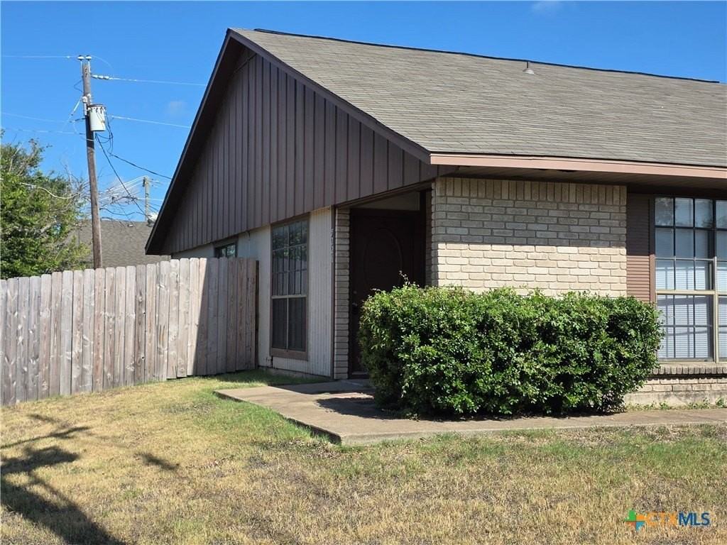 5226 Davy Crockett St - Photo 2 of 14