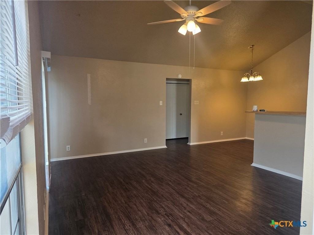 5226 Davy Crockett St - Photo 4 of 14