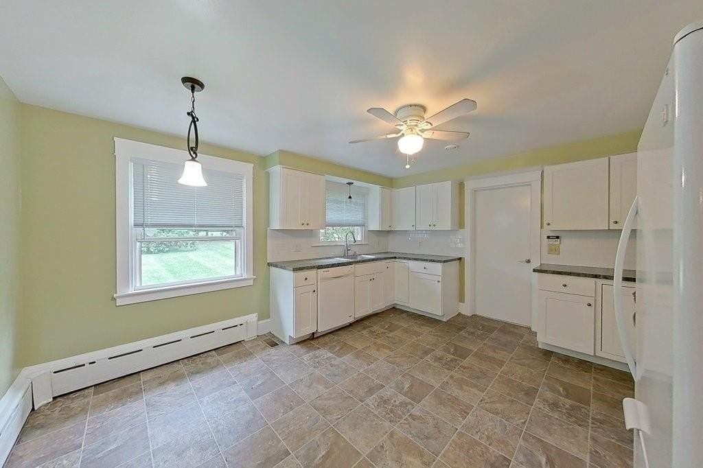 1290 W Main Rd - Photo 7 of 29