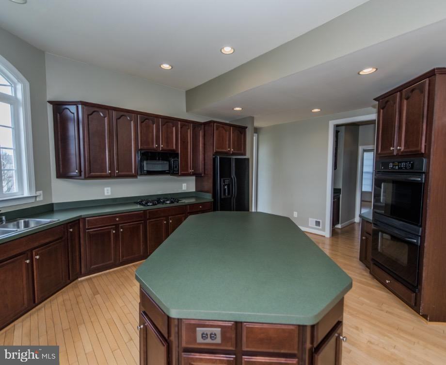 29 Pathfinder Ct - Photo 4 of 33