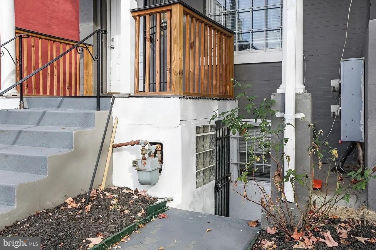 1377 Quincy St Nw - Photo 2 of 16