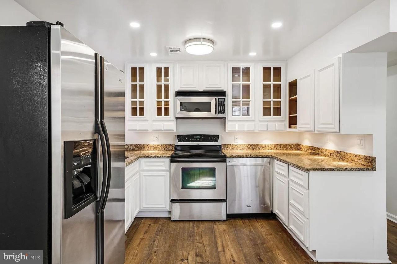 1377 Quincy St Nw - Photo 4 of 16