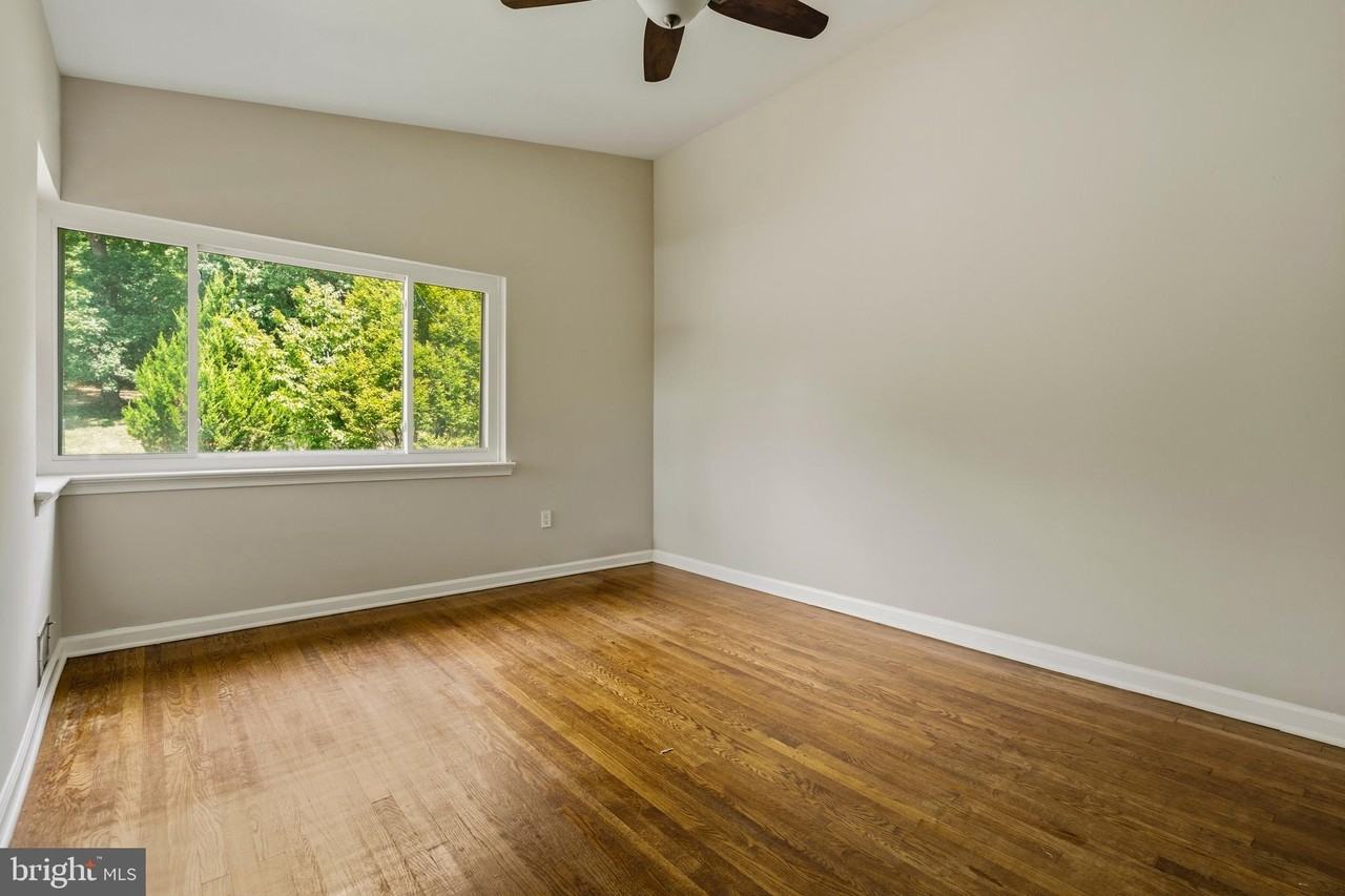 5036 Eastern Ave Ne - Photo 3 of 20