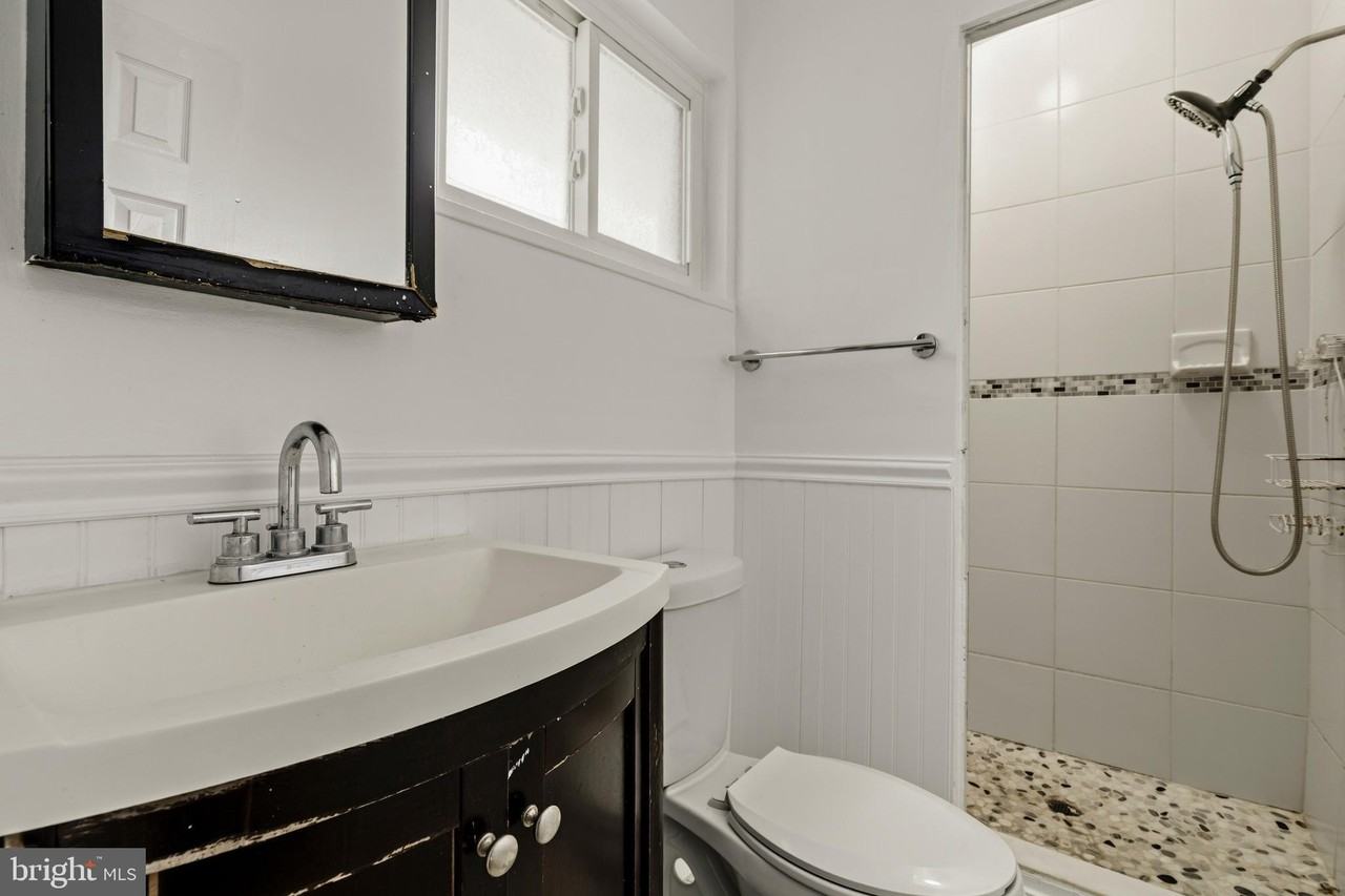 5036 Eastern Ave Ne - Photo 4 of 20