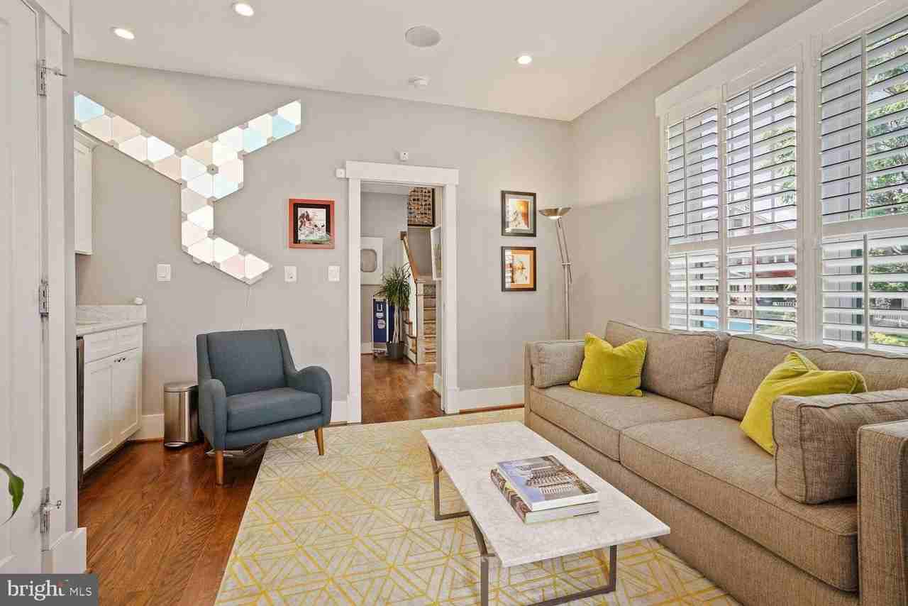 509 Franklin St Ne #1 - Photo 2 of 32