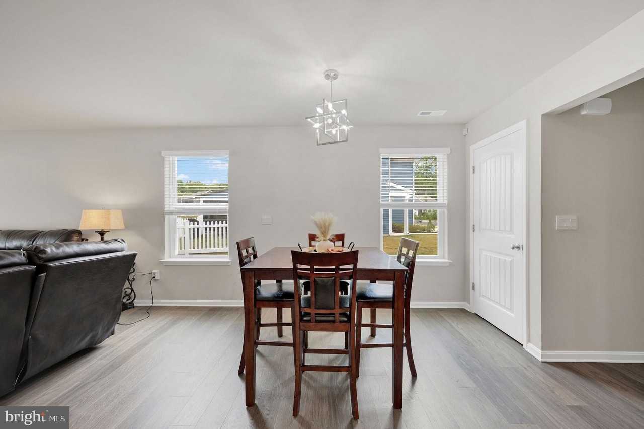 529 Currant Cir - Photo 6 of 36