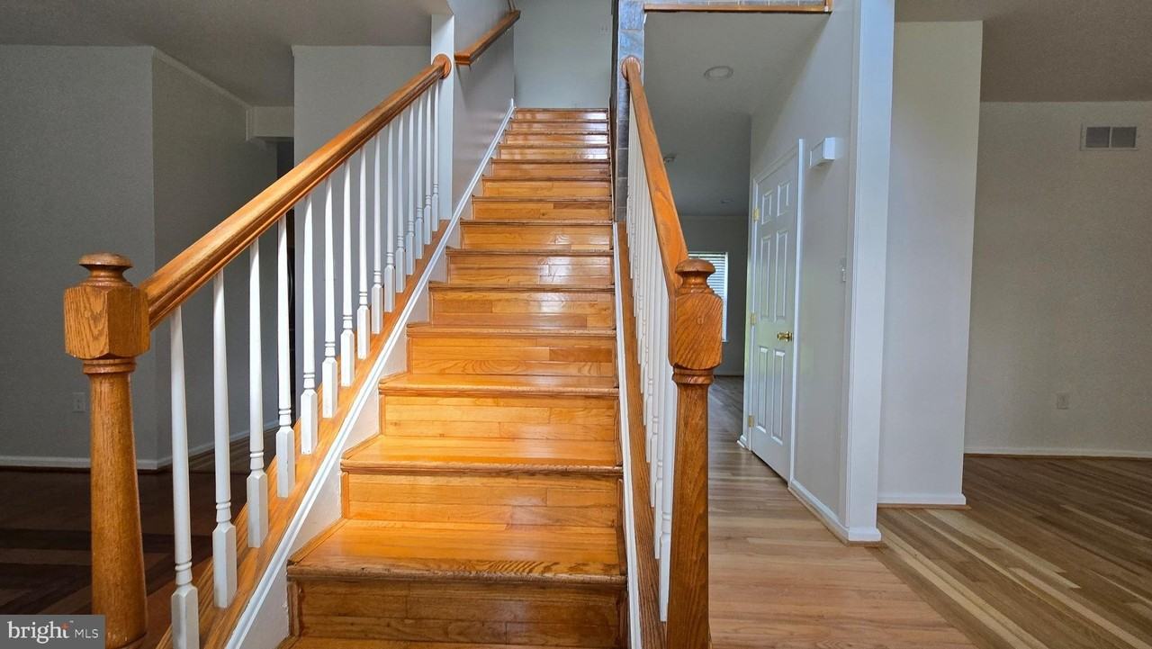 6 Mary Ella Ct - Photo 4 of 50