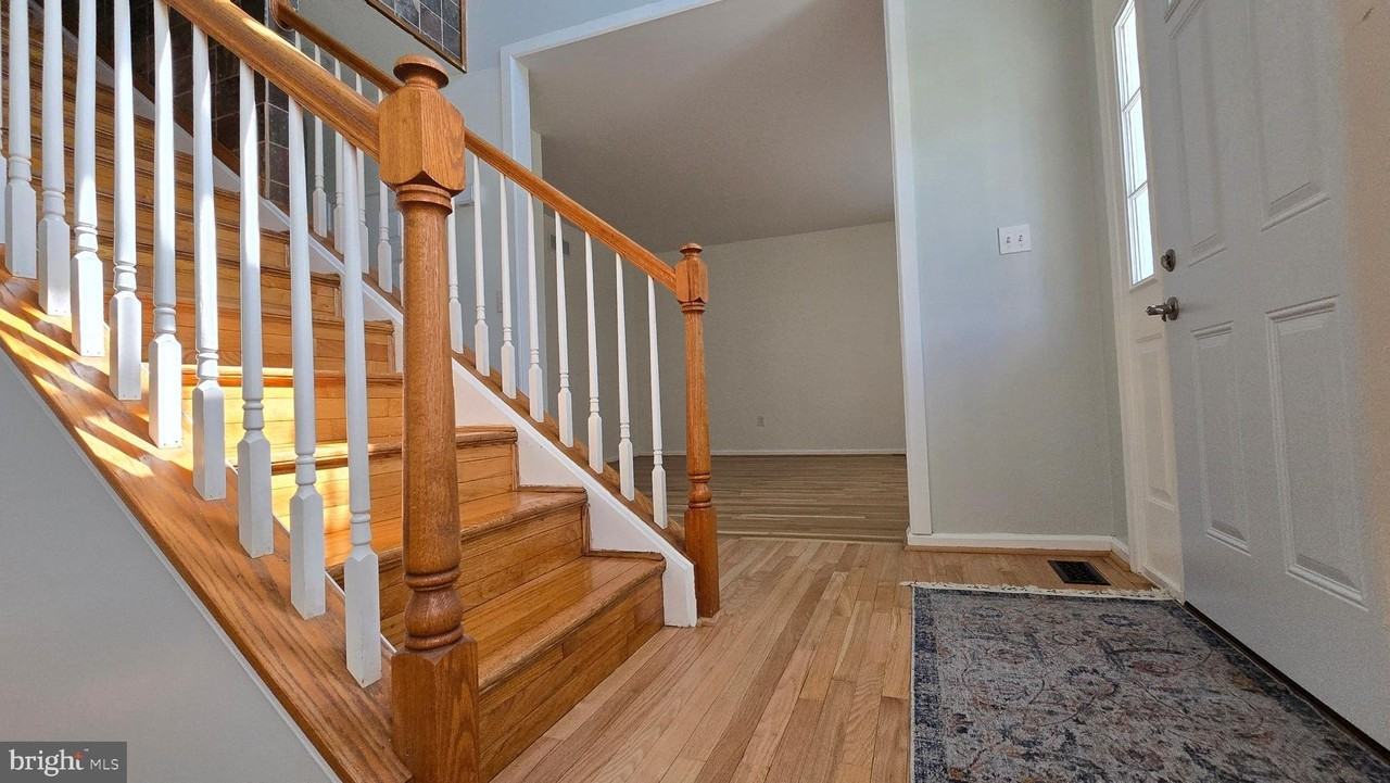 6 Mary Ella Ct - Photo 5 of 50