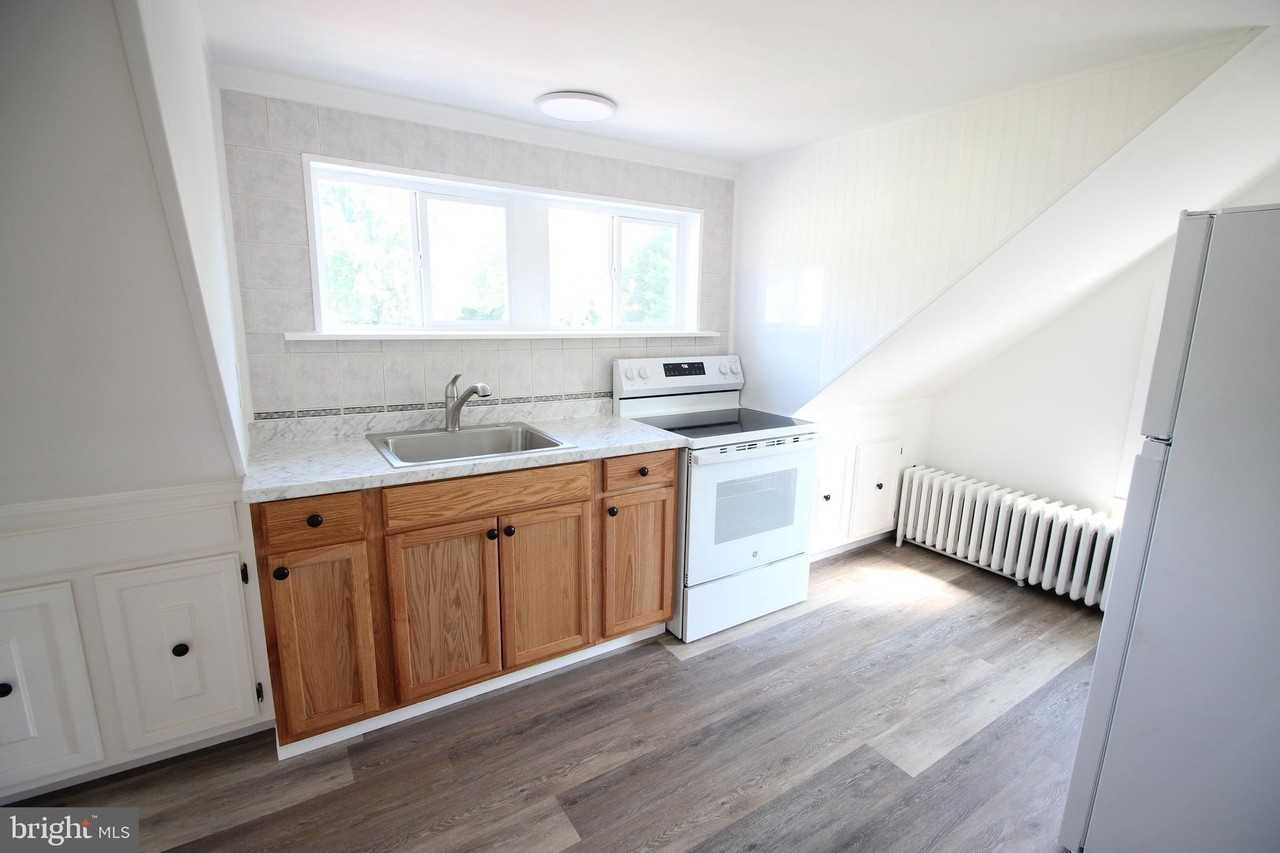 201 E Delaware Ave - Photo 2 of 7