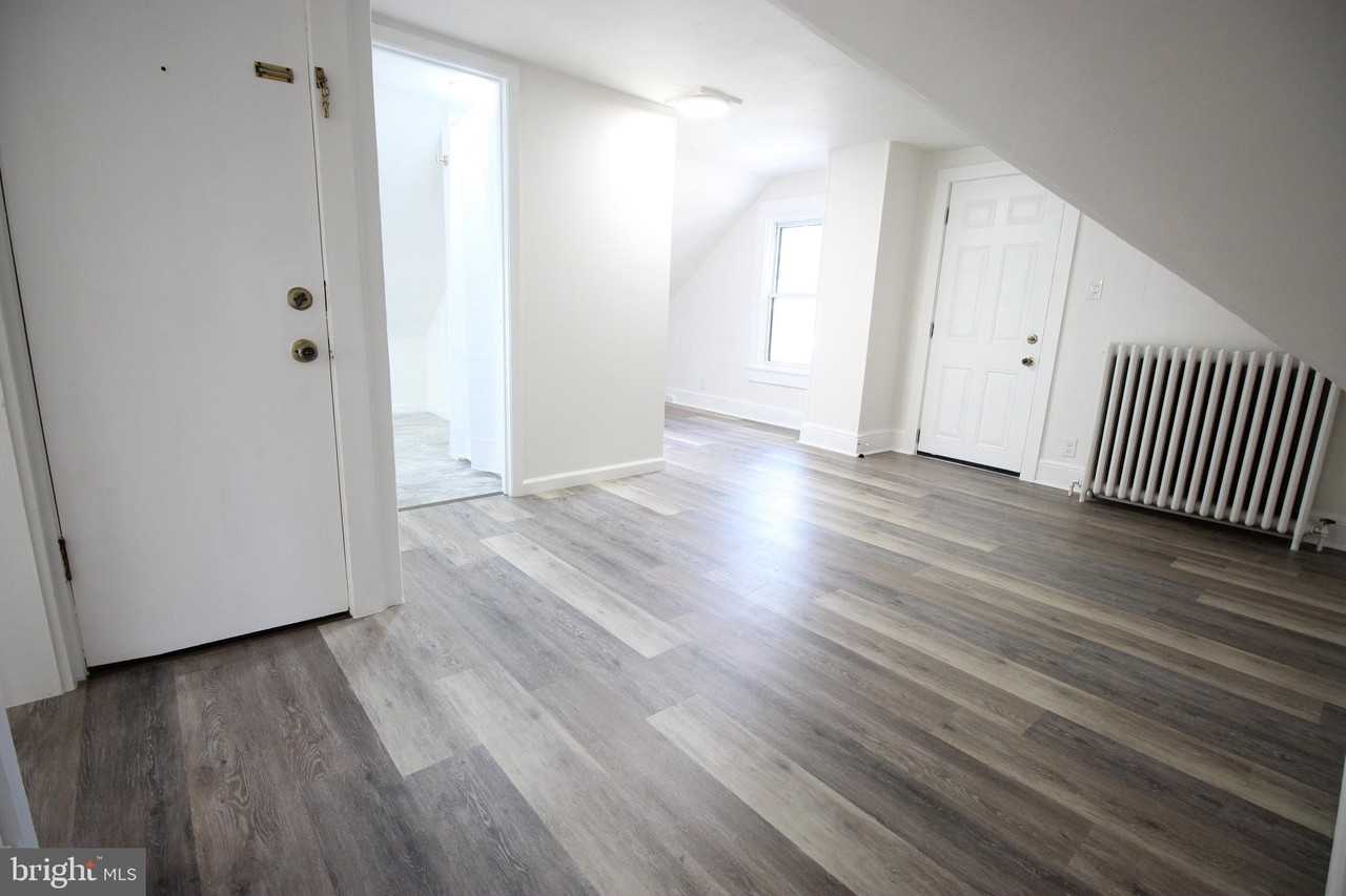 201 E Delaware Ave - Photo 4 of 7