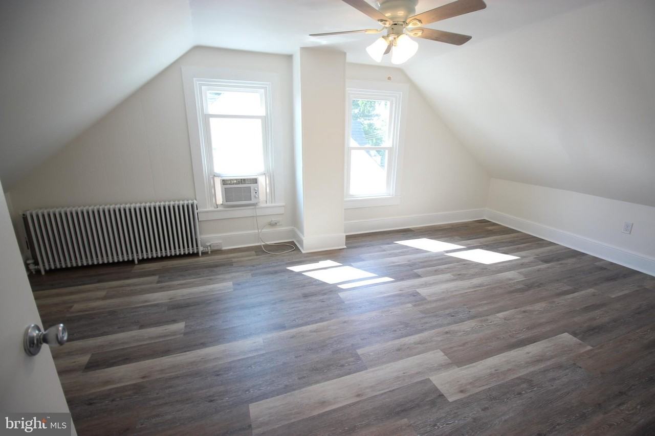 201 E Delaware Ave - Photo 5 of 7
