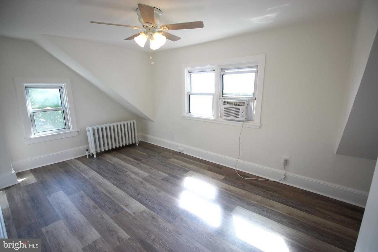 201 E Delaware Ave - Photo 6 of 7