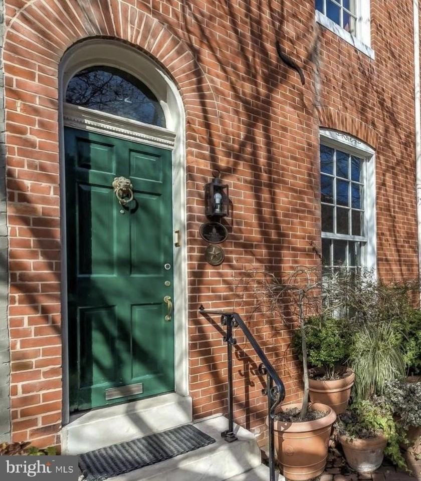 832 William St - Photo 3 of 43