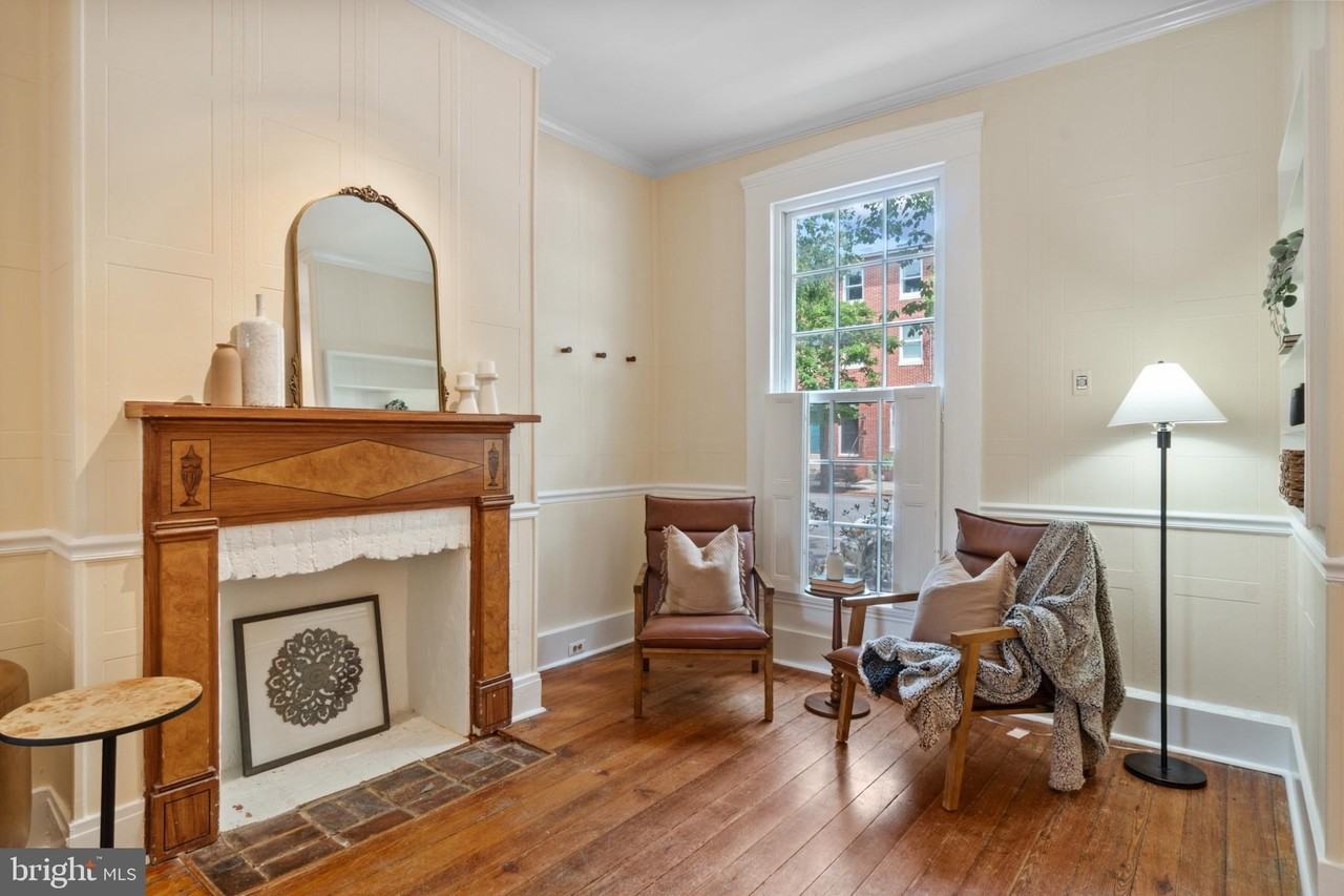 832 William St - Photo 5 of 43