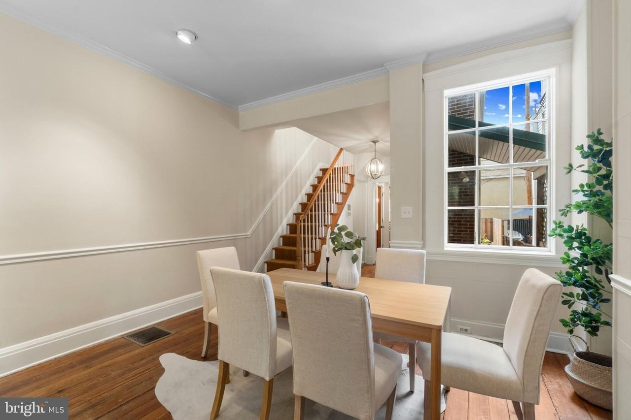 832 William St - Photo 7 of 43