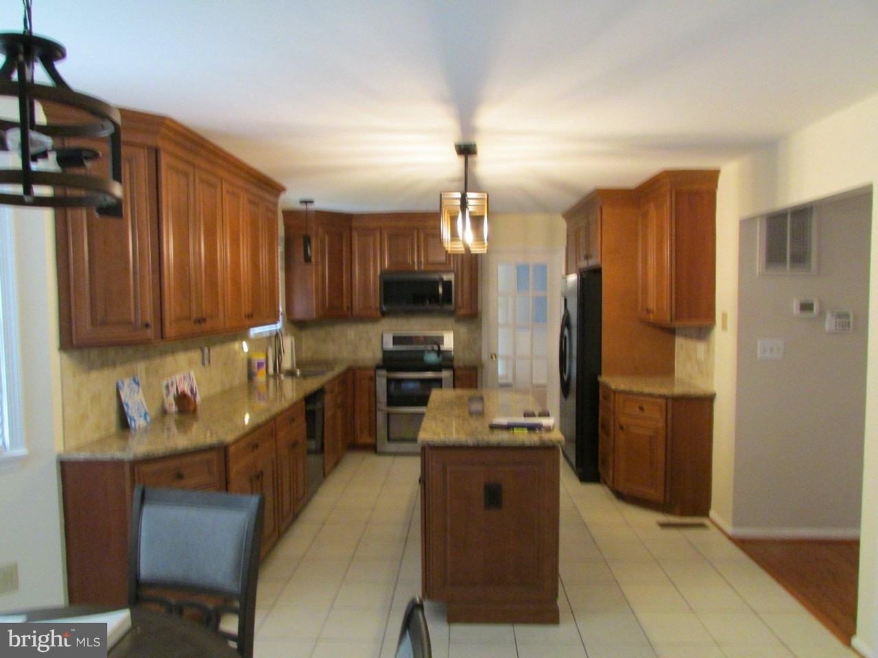 1009 Wales Dr - Photo 7 of 33