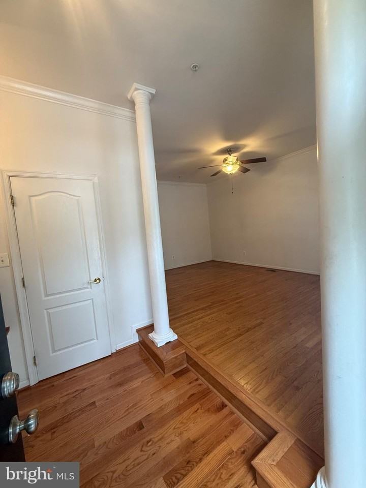 557 Kirkcaldy Way - Photo 3 of 38
