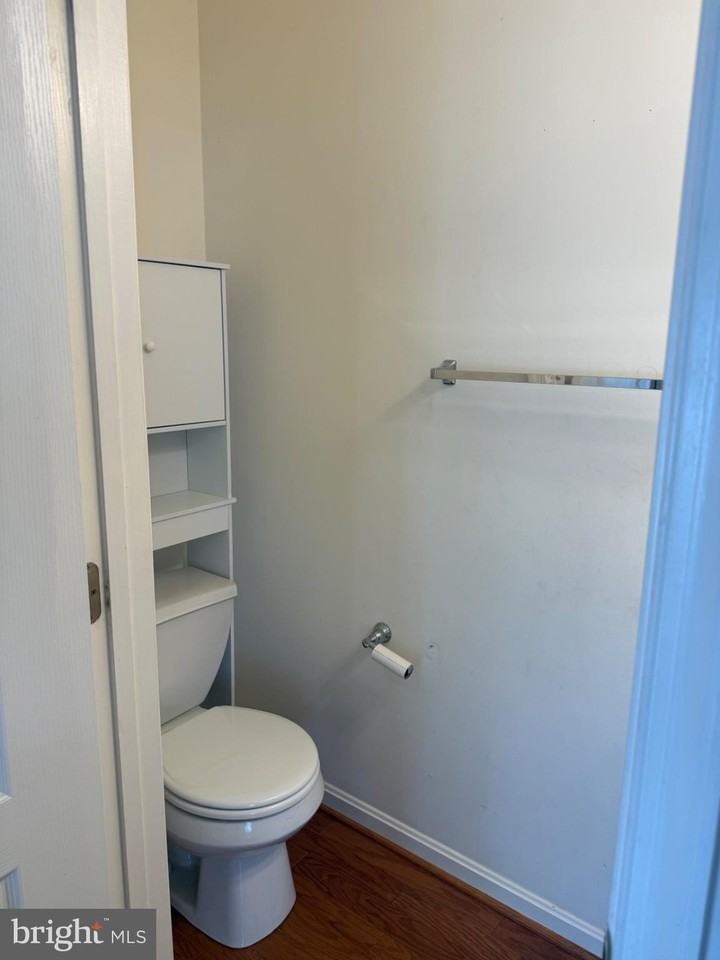 557 Kirkcaldy Way - Photo 7 of 38