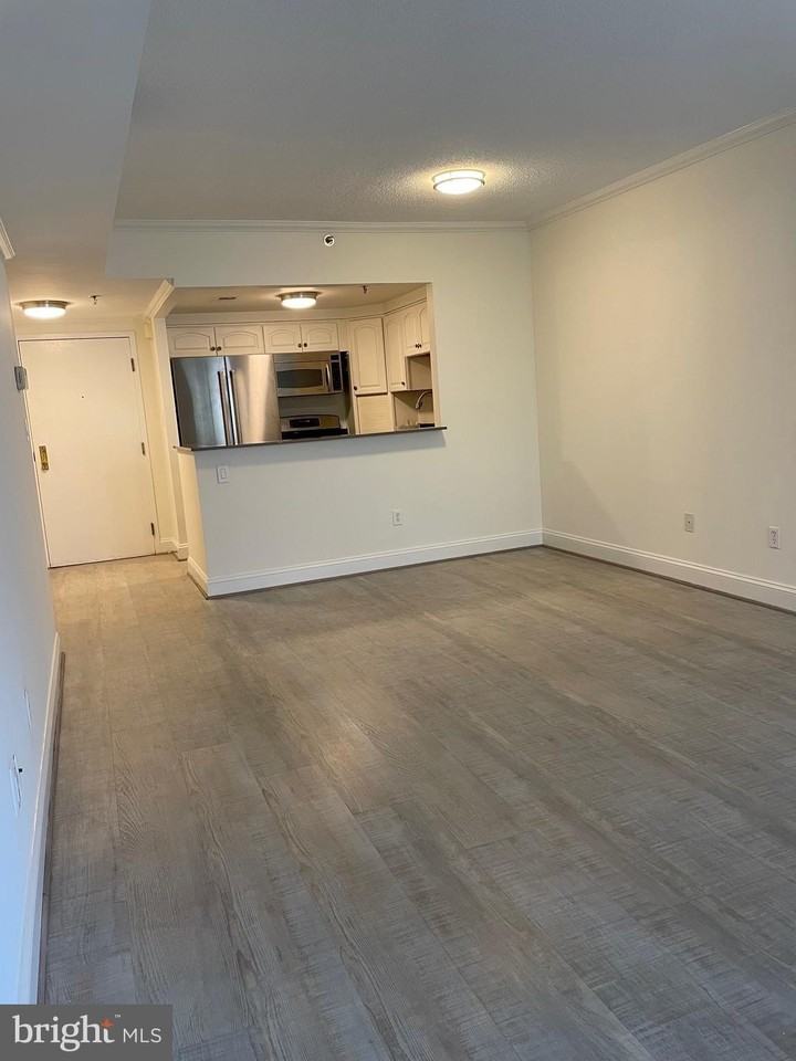 4808 Moorland Ln #409 - Photo 6 of 15
