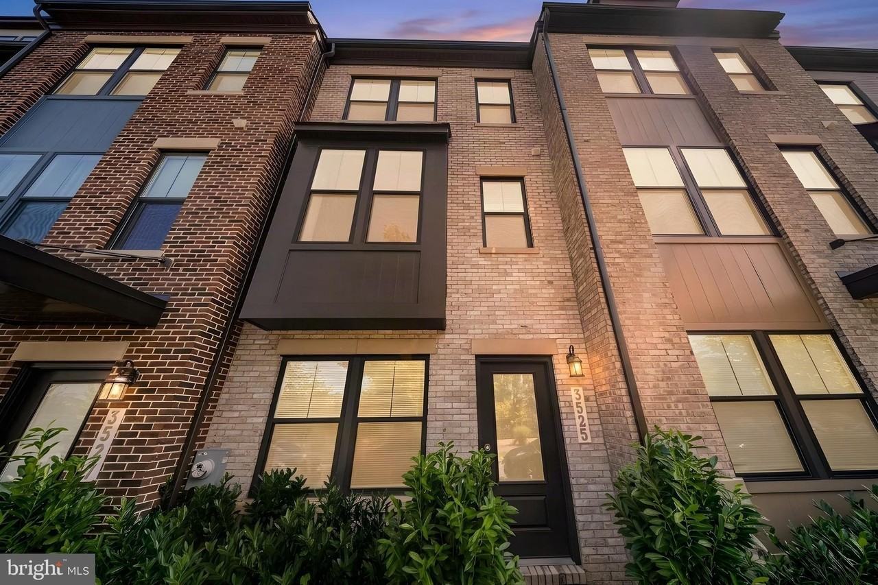 3525 Carnaby St - Photo 2 of 34