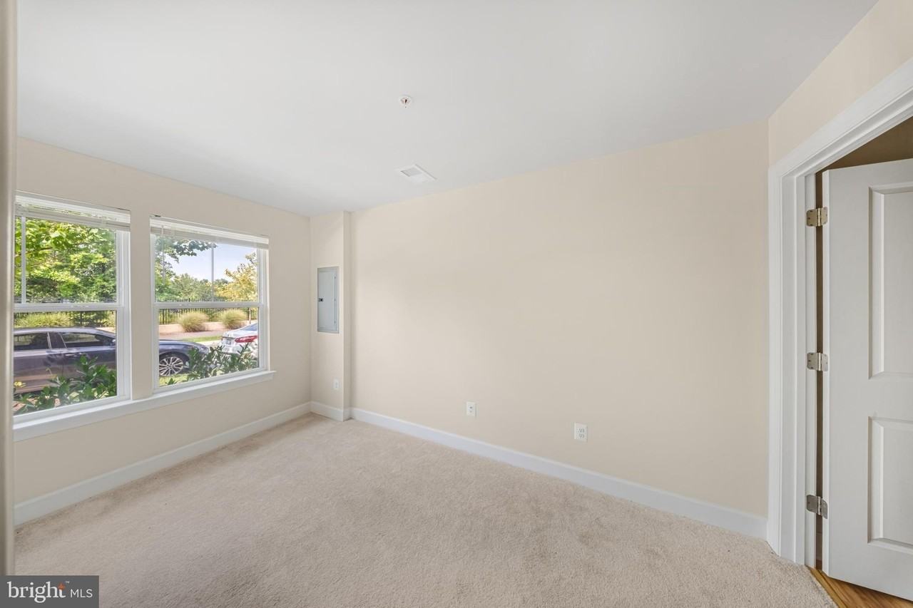 3525 Carnaby St - Photo 5 of 34