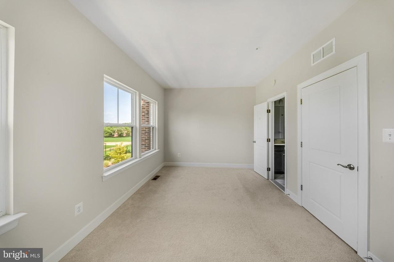 3525 Carnaby St - Photo 6 of 34