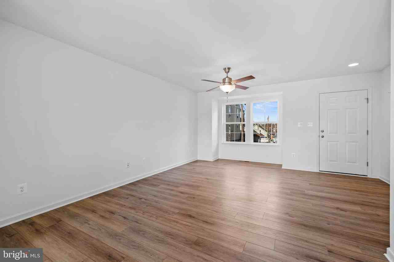 442 Peleton St - Photo 6 of 27