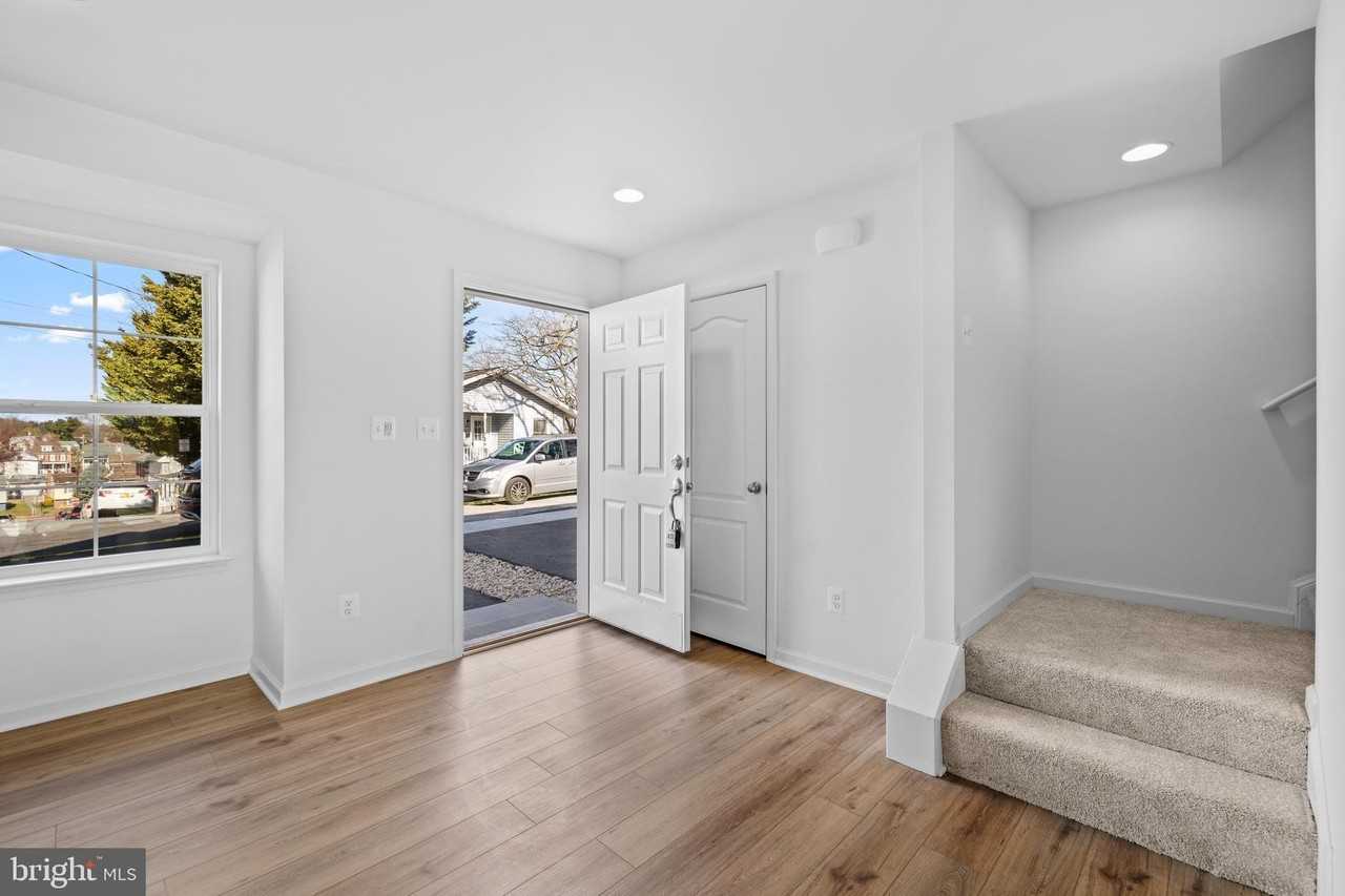 449 Peleton St - Photo 2 of 27