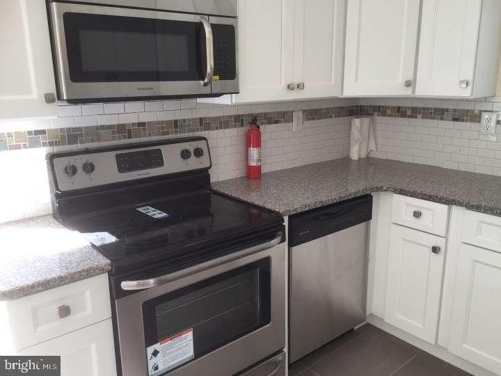 208 Haddon Rd - Photo 3 of 11